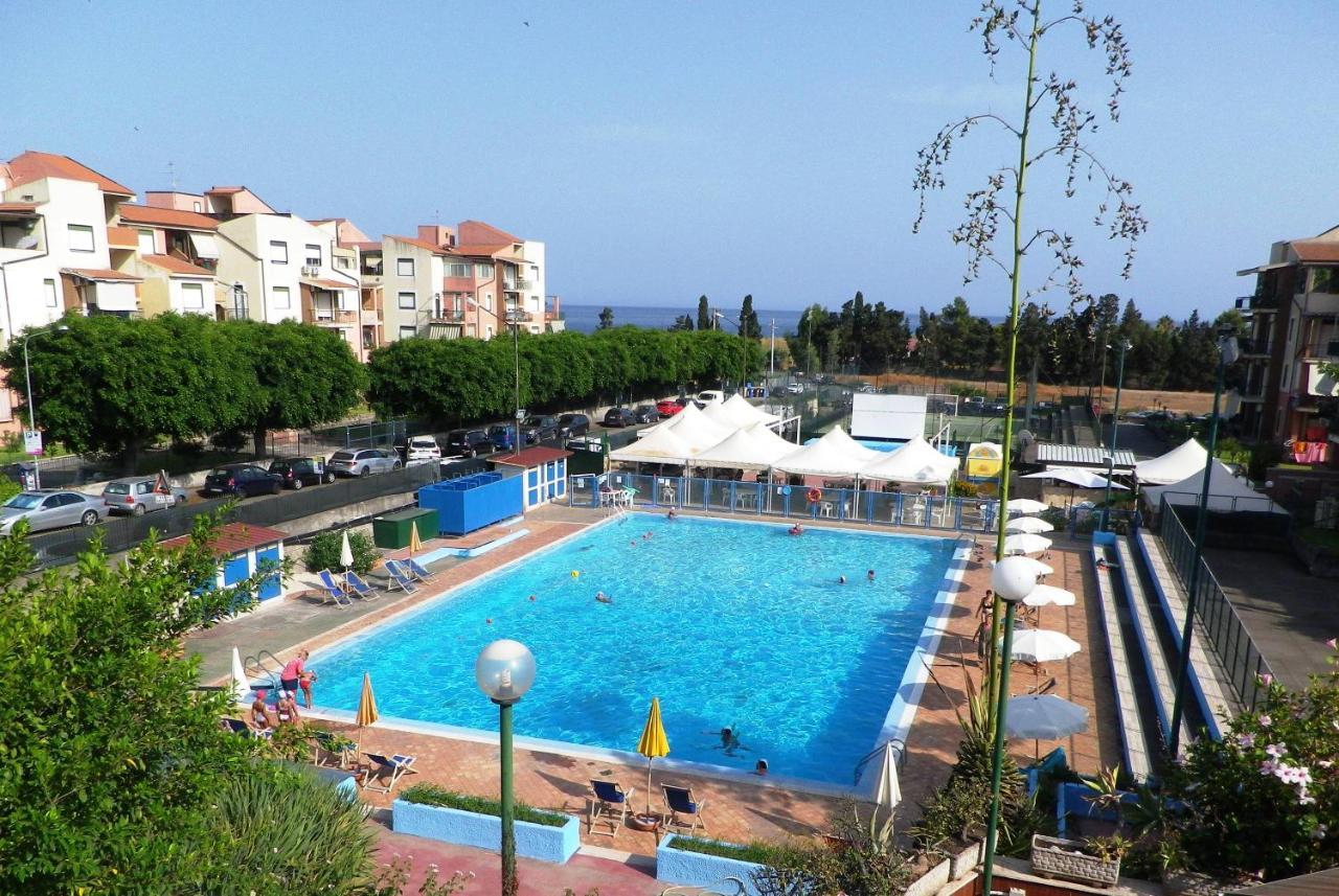 Aparthotel pietre nere à Giardini-Naxos Extérieur photo