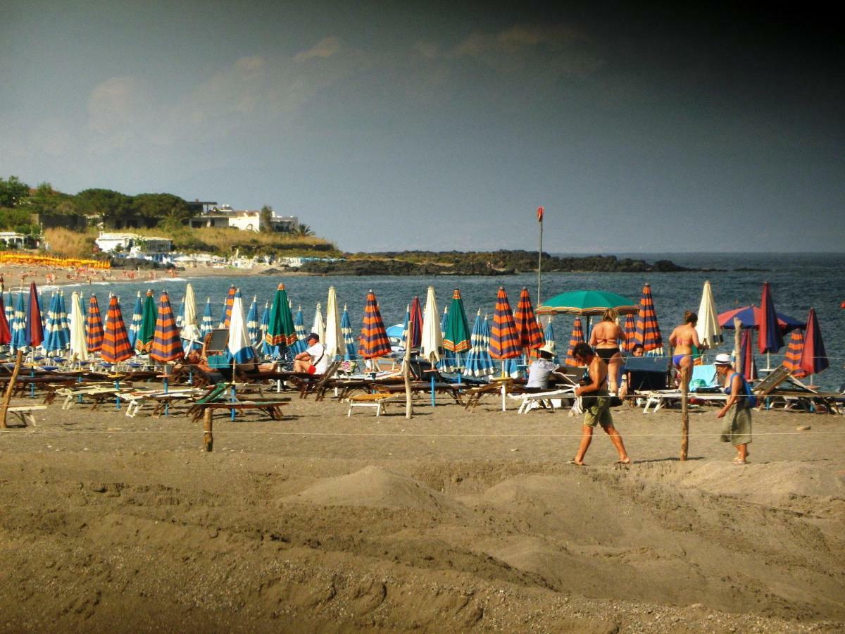 Aparthotel pietre nere à Giardini-Naxos Extérieur photo